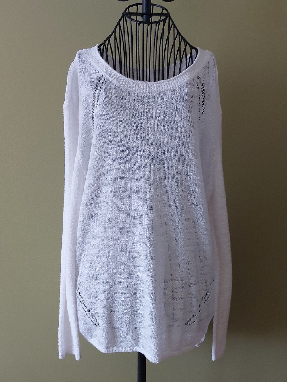 Lou & Grey White 69% Cotton Open-Knit Scoop Neck Sweater. Great Condition